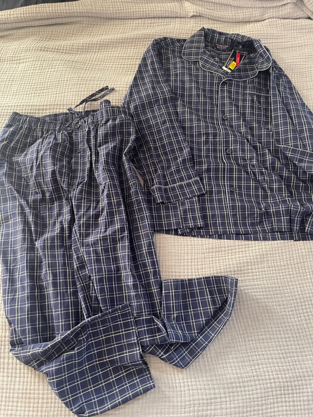 Roundtree & Yorke Navy Plaid Men’s Two-Piece Pajama Set